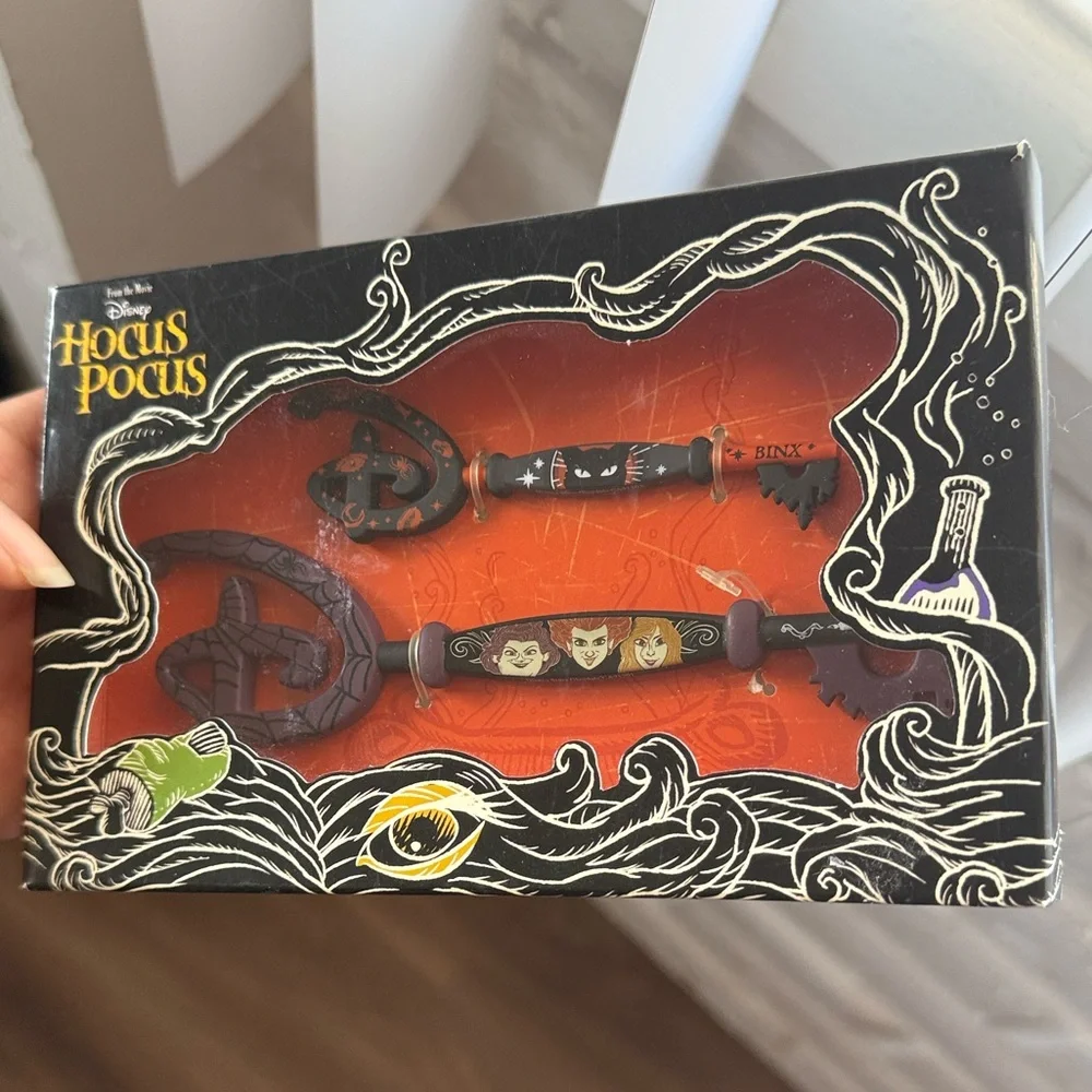 Disney Hocus Pocus Collectible Key Set (New)